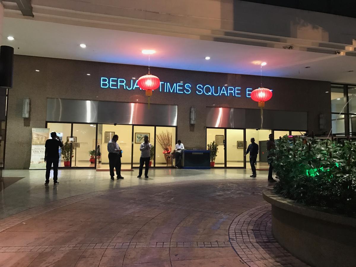 Times Square Service Suites Куала Лумпур Екстериор снимка